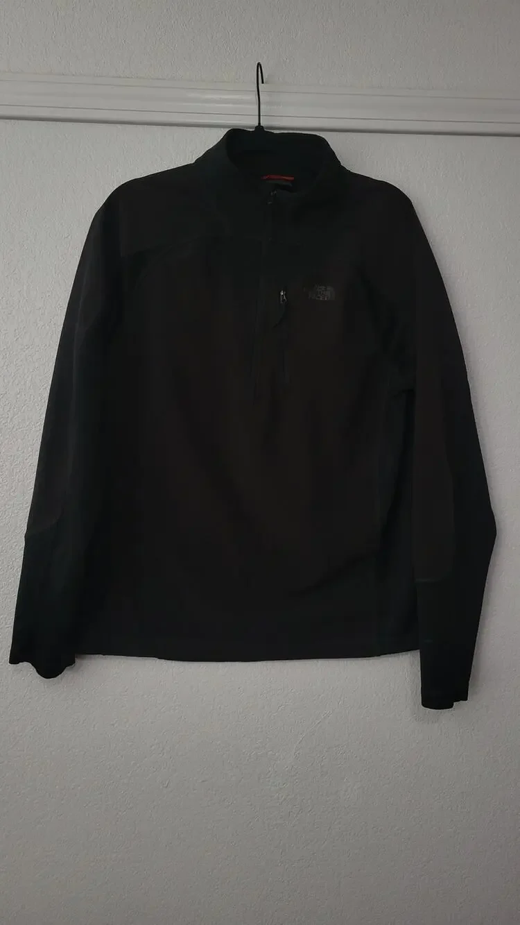 The North Face Men's Medium Black 1/2 Zip Fleece Pullover Stretch Chest Pocket